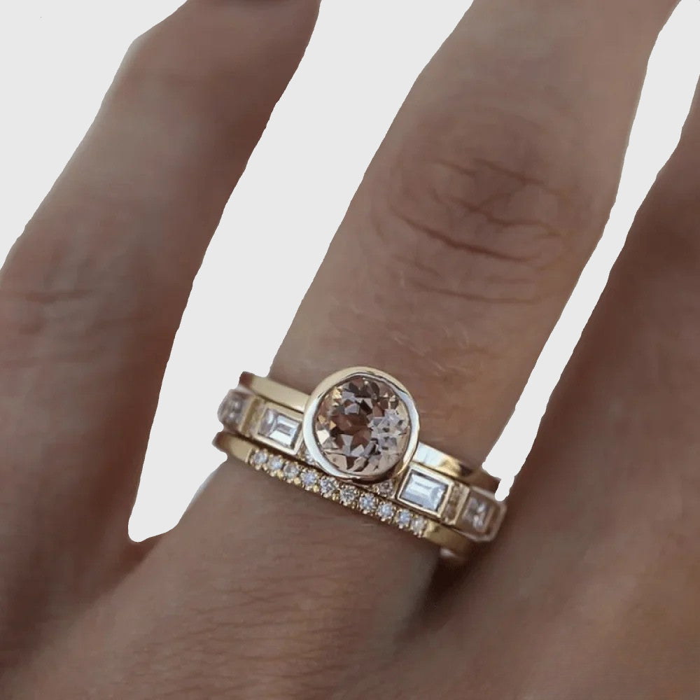 Elegant Ring with Inlay