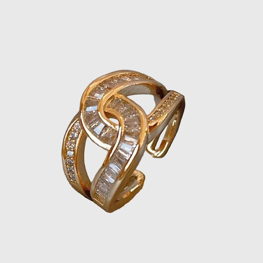 Elegant Knot Ring